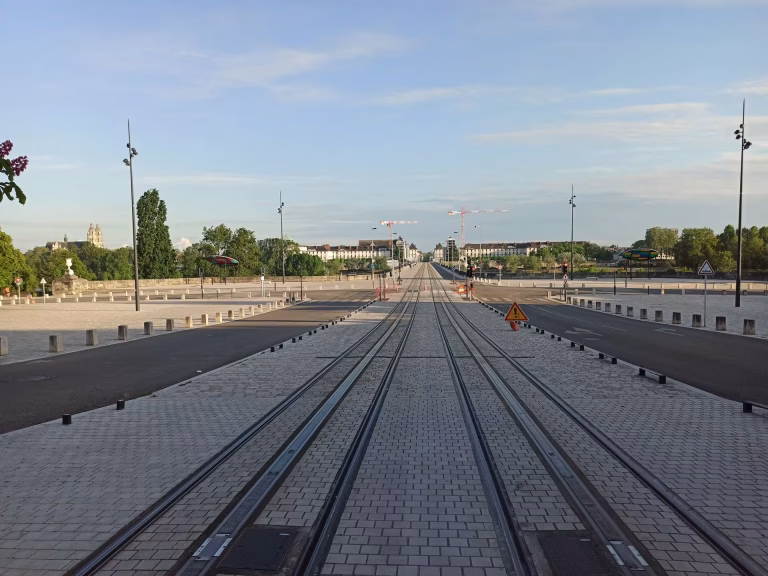 Une photo de la ville de Tours, où se déroulent les coaching en orientation scolaire.